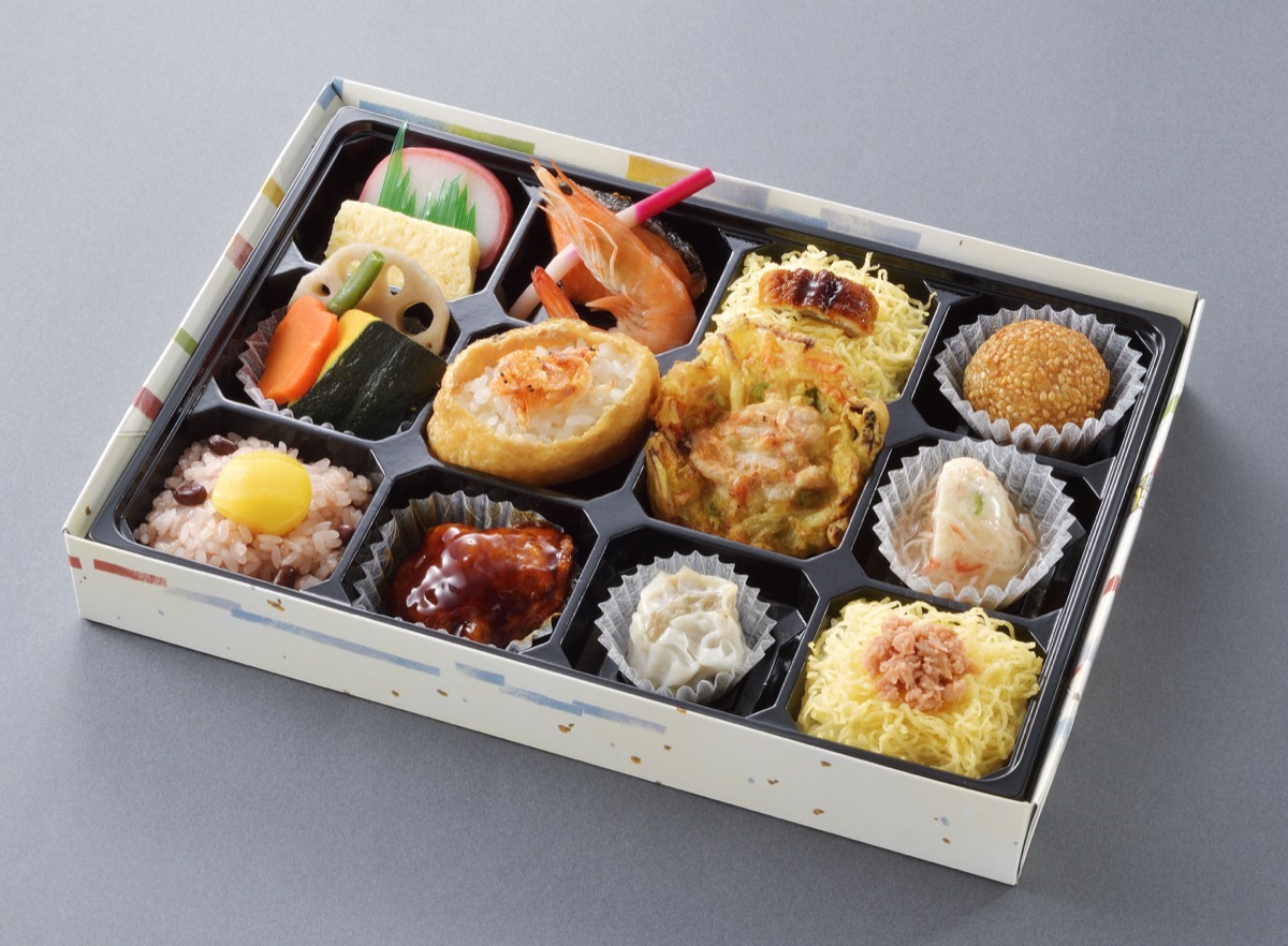 四季の織物膳